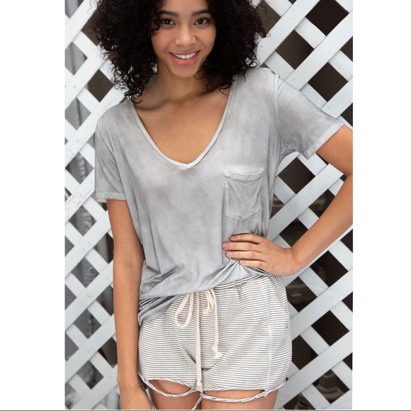 NEW! Light Gray V-Neck Basic Pocket Tee - Picture 4 of 7